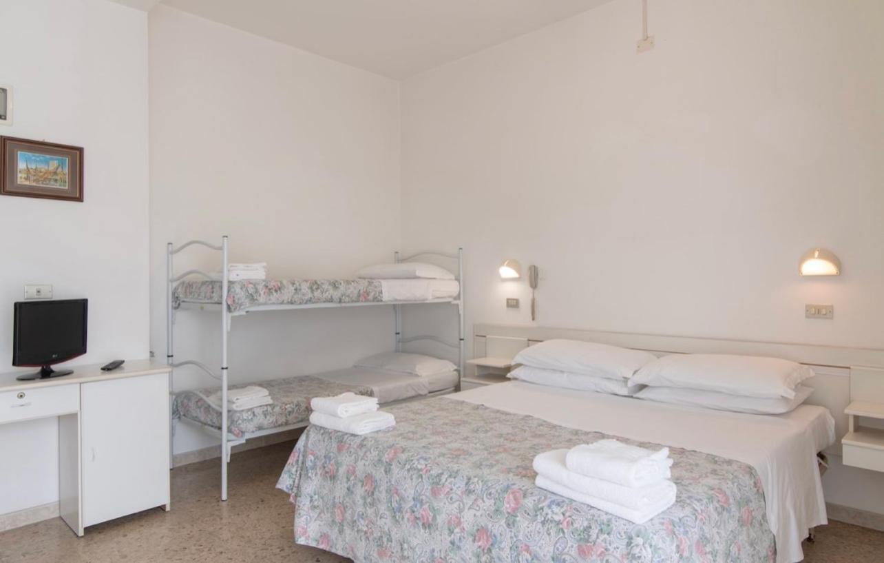 Hotel Miro Каттоліка Екстер'єр фото